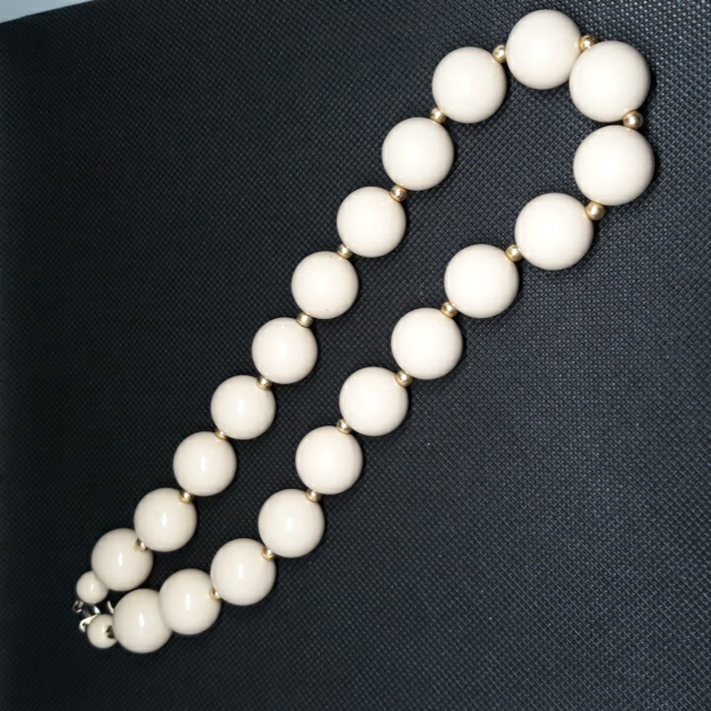 Cream/Gold Bead Necklace